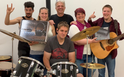 NOT SPECIAL: Eine Inklusionsband mit einem voll ausgestatteten Tonstudio