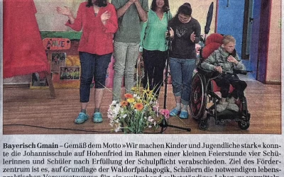 Schüler und Leiterin verabschiedet