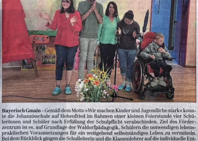 Schüler und Leiterin verabschiedet